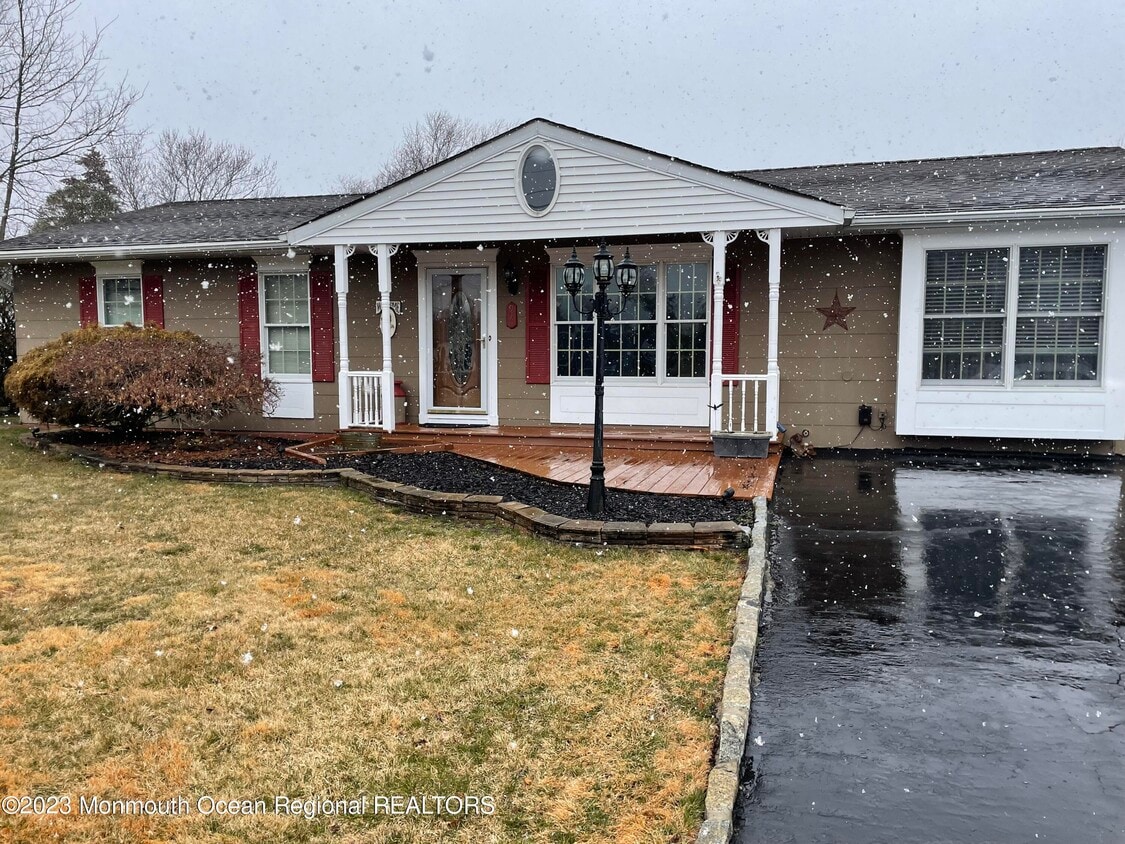 914 Clubhouse Dr, Lacey Township, NJ 08731 House for Rent in Lacey