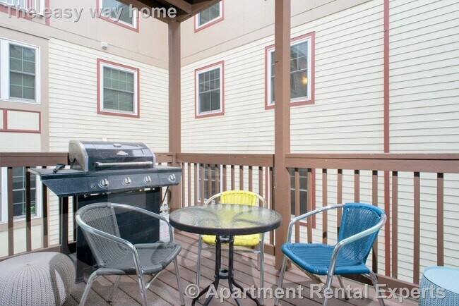 Building Photo - Luxury Gut Renovation Apt Right in Central...