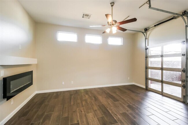 Building Photo - 11215 Paradise Out Ln