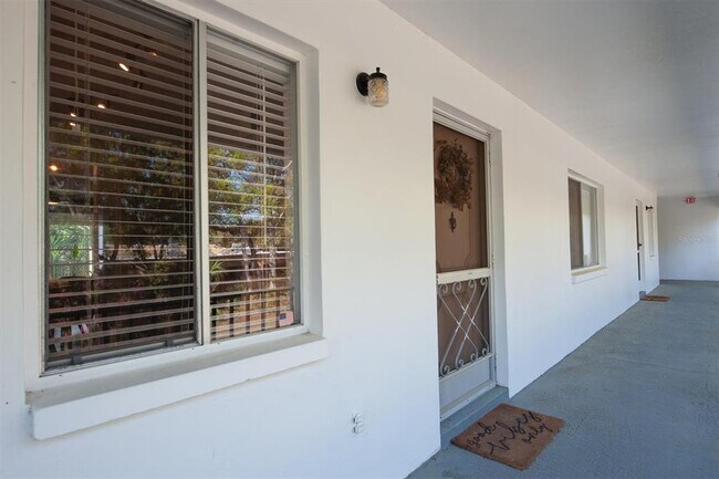 Building Photo - 2060 Marilyn St