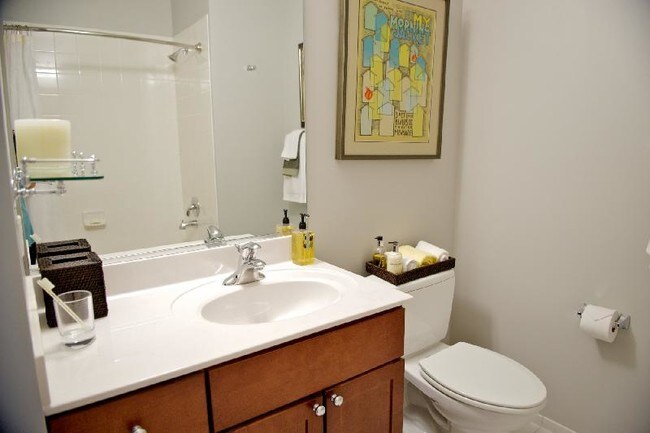 Foto del edificio - 360 E Ohio St