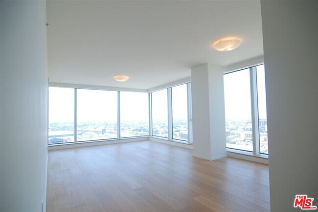 Building Photo - 889 Francisco St