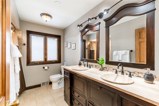 Foto del edificio - 336 N Walnut St