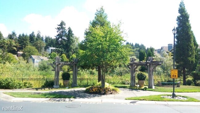 Building Photo - 2 br, 2.5 bath Townhome - 9068 161st Ct NE