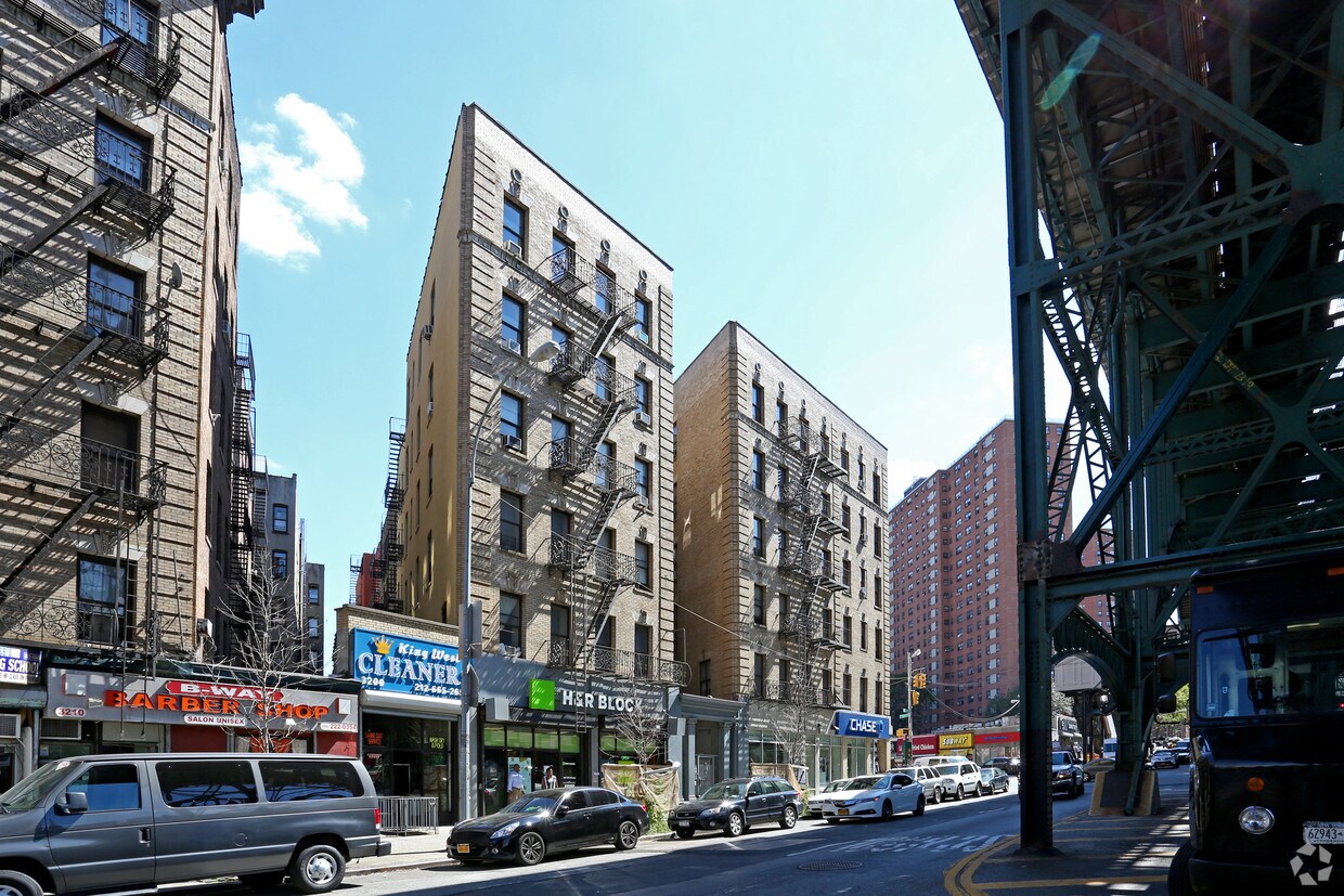 Foto principal - 3200 Broadway