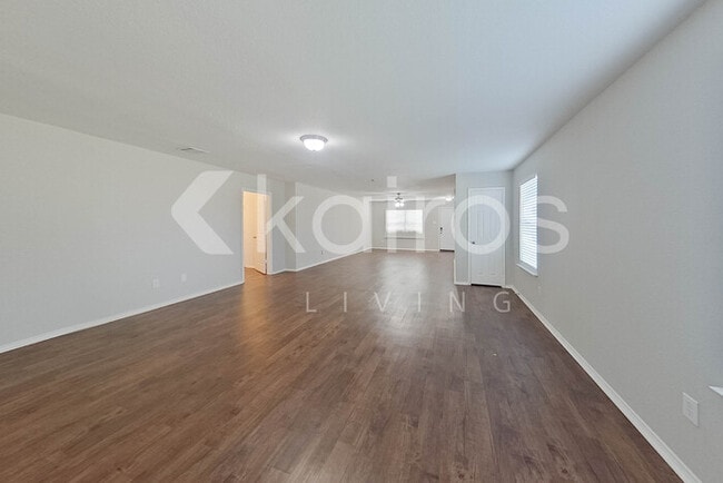 Building Photo - 1621 Vineridge Ln