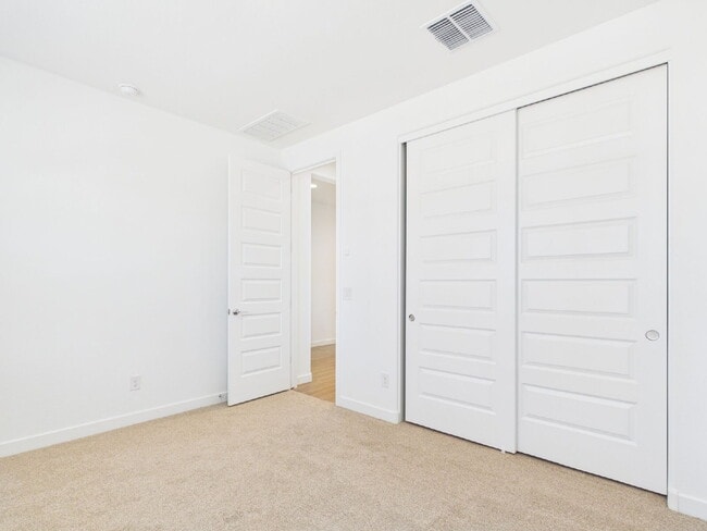 Foto del edificio - Brand new home with Casita