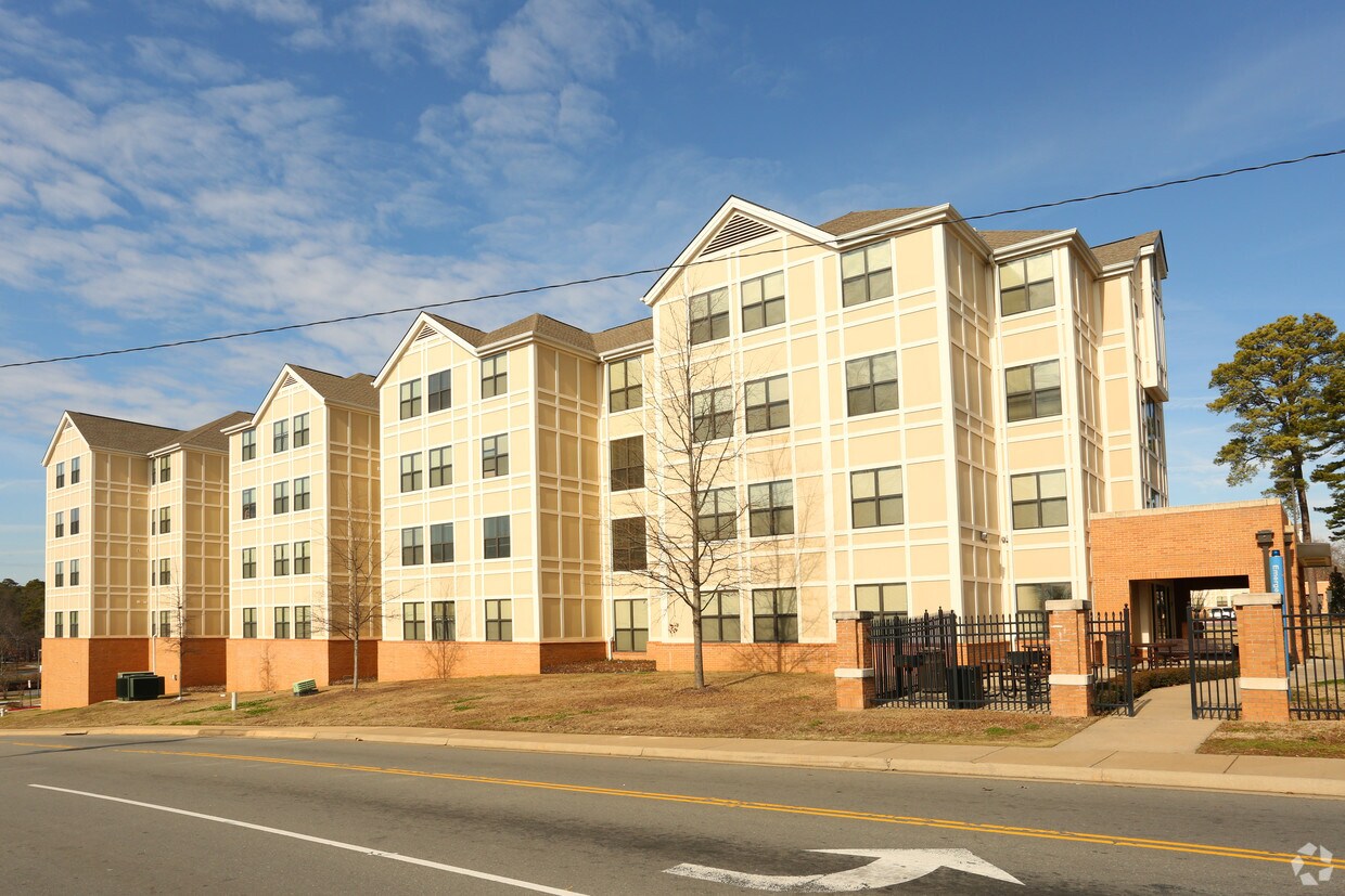Building Photo - College Park