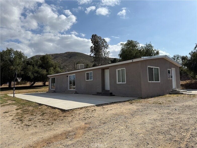 Foto principal - 27675 Dales St