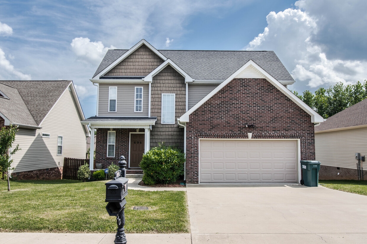 Primary Photo - Two Story in Rossview!