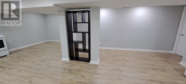 Building Photo - 14 Hillman Dr