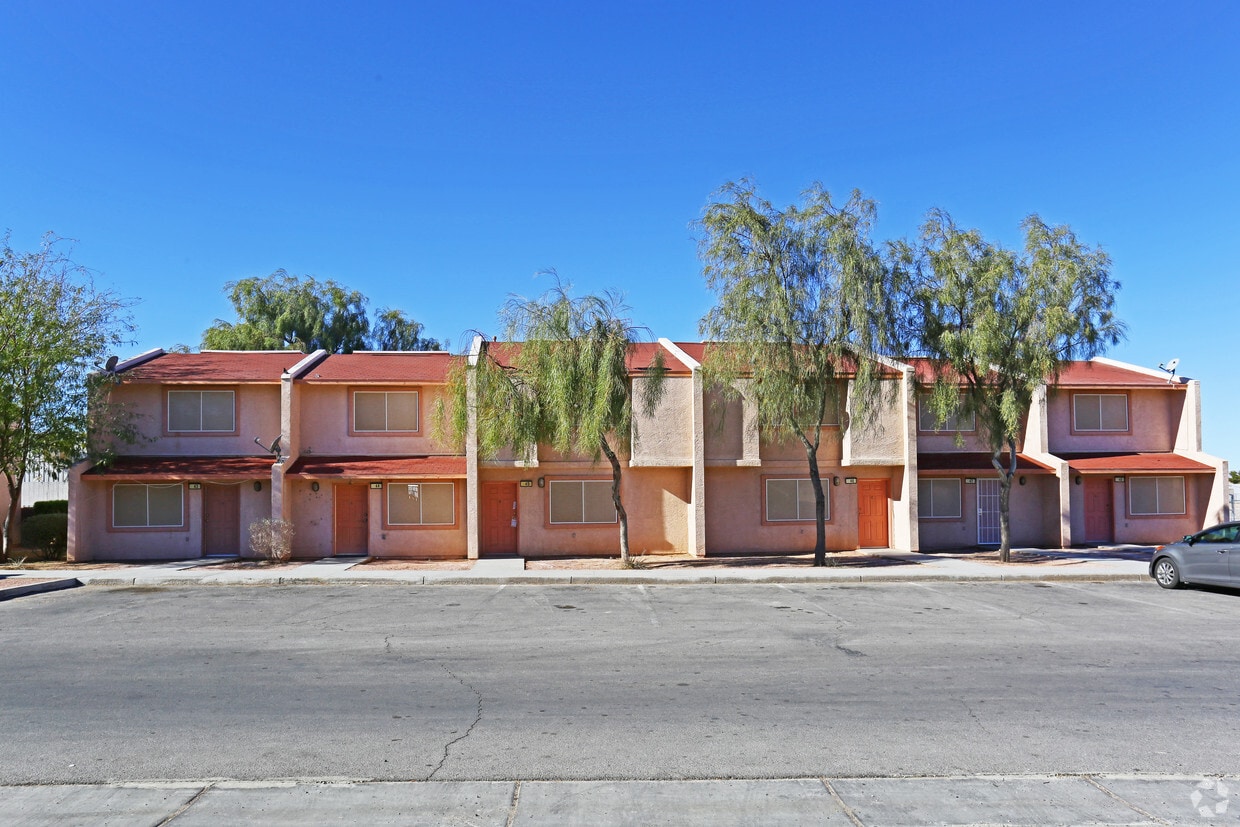 Simmons Manor Apartments in Las Vegas, NV