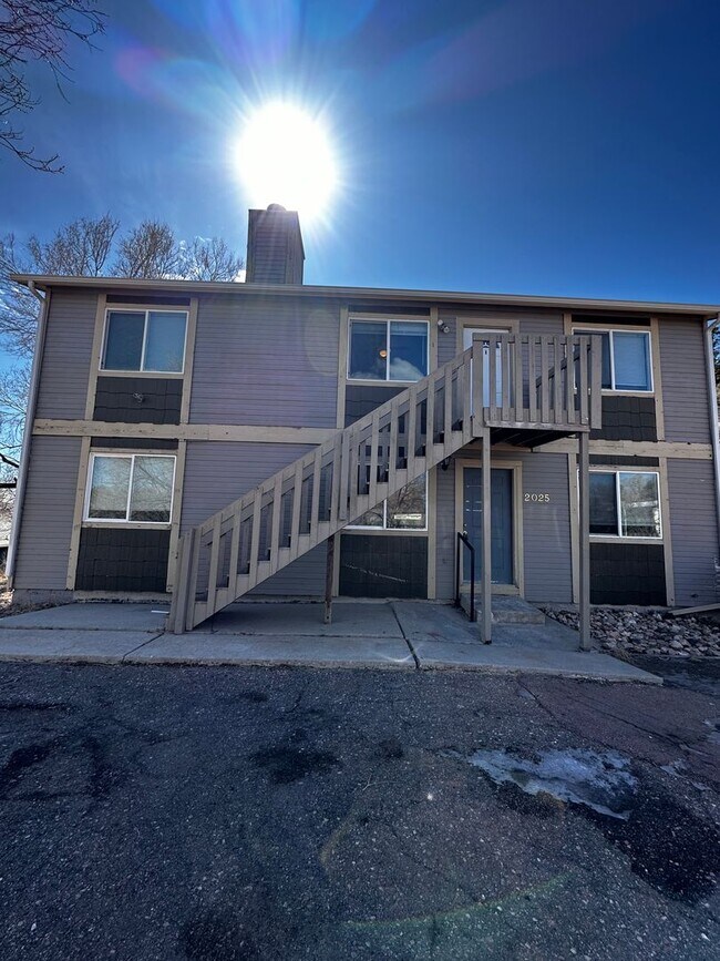 Building Photo - 2025 W Yampa St