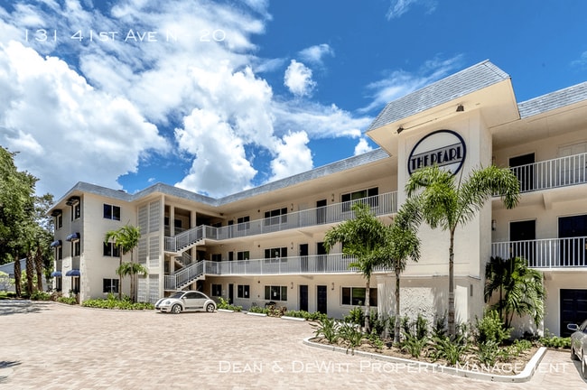 Building Photo - 2 Bed/2 Bath - Unit 31