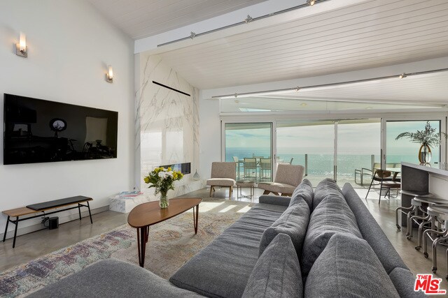 Foto del edificio - 24748 Malibu Rd