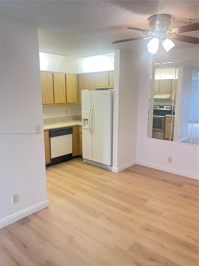 Foto del edificio - 3248 NW 104th Ave