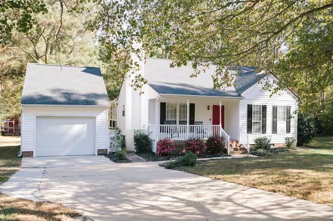 Building Photo - Room in House on Sandy Pines Dr