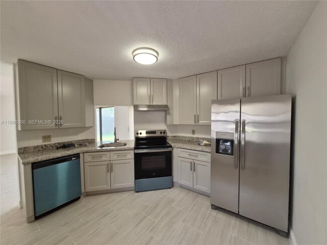 Foto del edificio - 17316 NW 63rd Ave