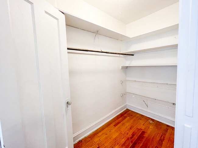 Foto del edificio - 5051 N Glenwood Ave