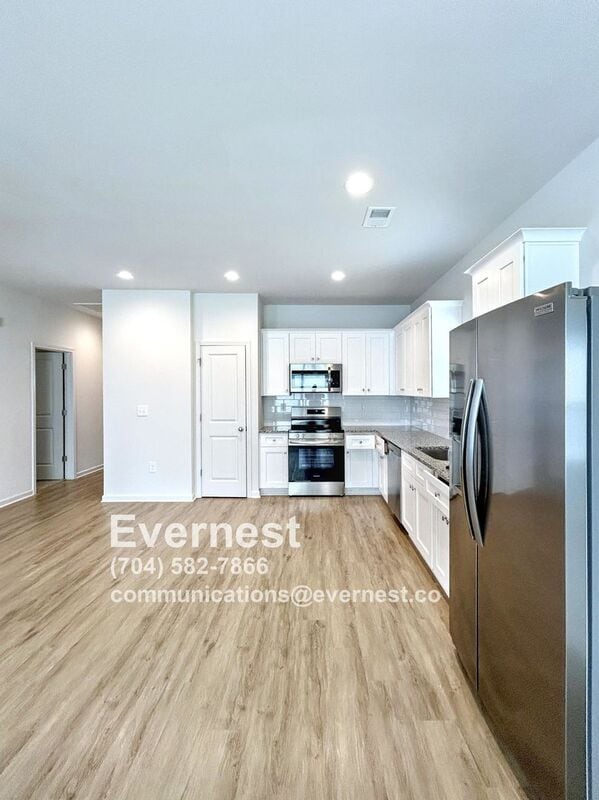 Building Photo - 715 N McFarland St