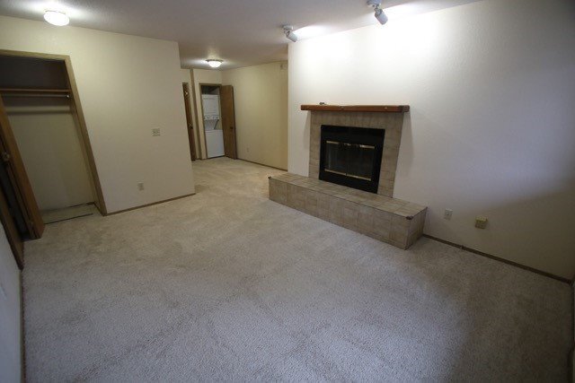 Building Photo - 2 Bedroom Condo near Sand Lake!