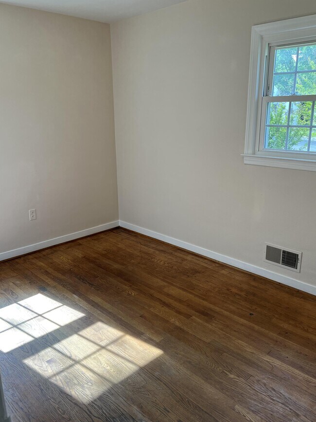 Foto del edificio - 4025 Maine Ave NW