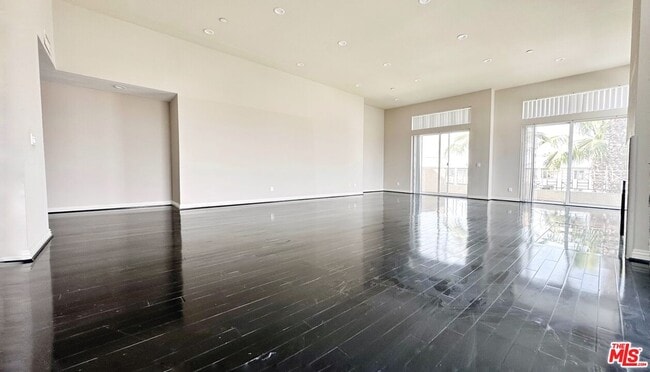 Building Photo - 4100 Wilshire Blvd