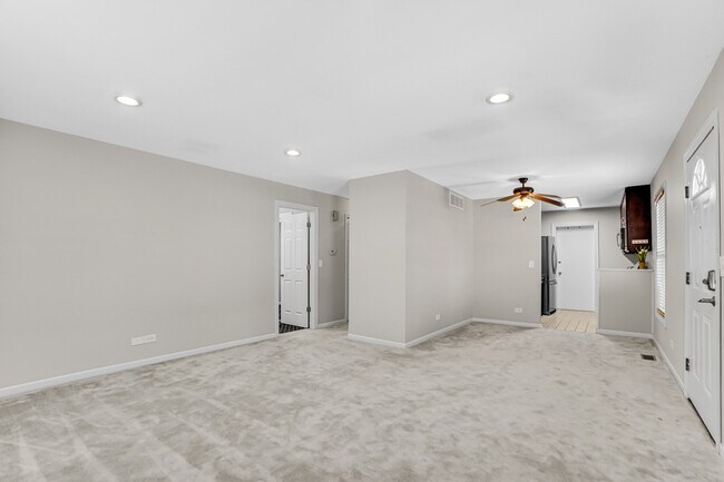 Building Photo - 216 Russet Way