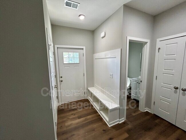 Foto del edificio - 33065 W 82nd St