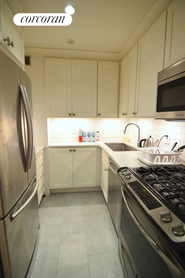 Building Photo - 85 8th Ave