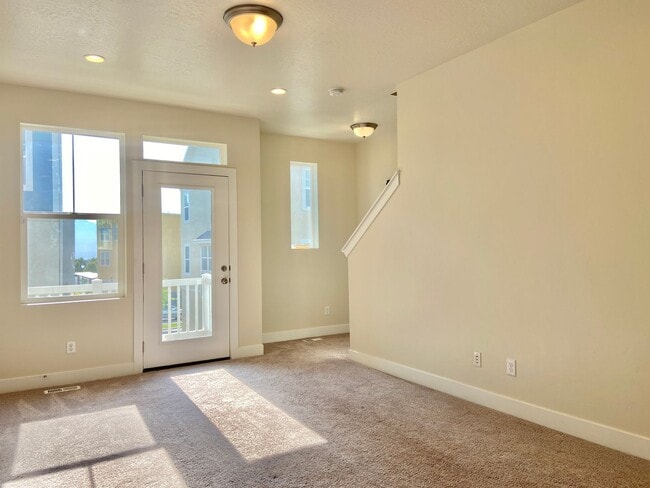 Building Photo - Beautiful Townhome at Parkside Stone Creek!