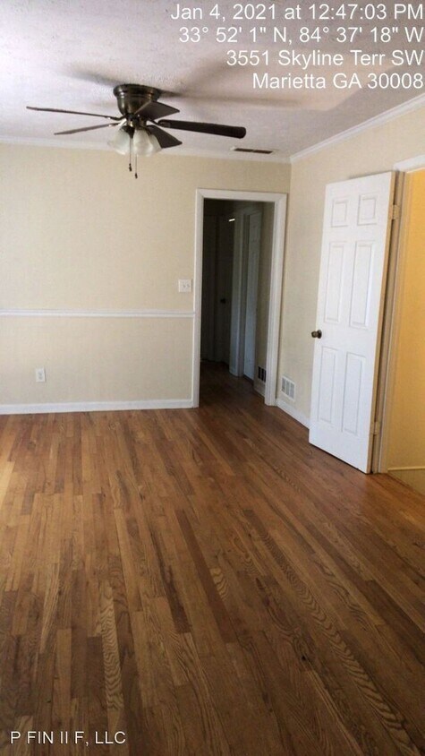 Building Photo - 3 br, 1.5 bath House - 3551 Skyline Ter SW