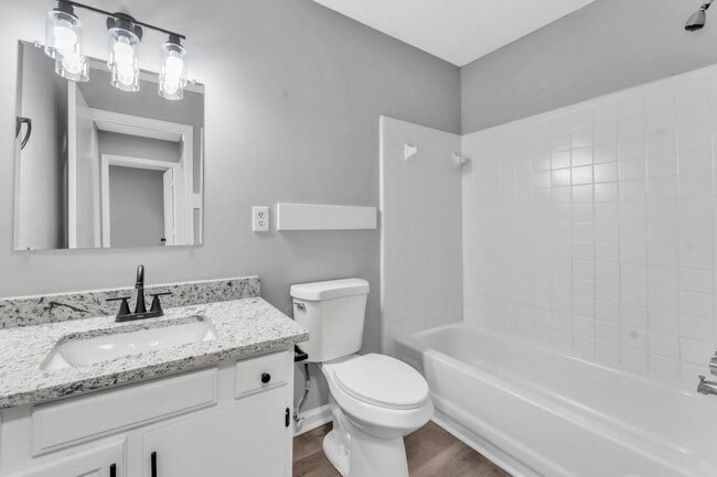 Building Photo - *NEWLY RENOVATED* 2 Bedroom Townhouse in D...