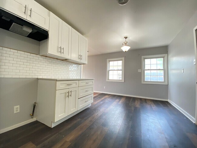 Foto del edificio - 3 Bedroom Home With Central Air