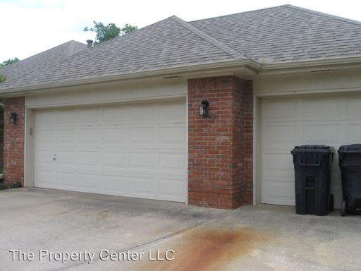 Building Photo - 10501 Honey Tree Ln