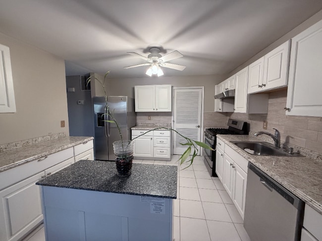 Foto del edificio - 708 Stony Brook Way