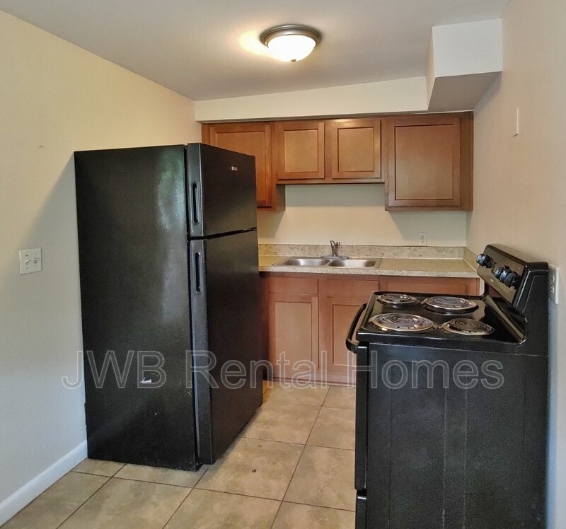 Building Photo - 516 W 60th St