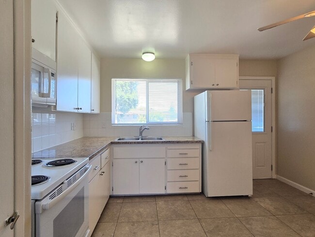 Building Photo - 1281 Parkington Ave