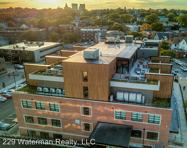 Building Photo - 229 Waterman St