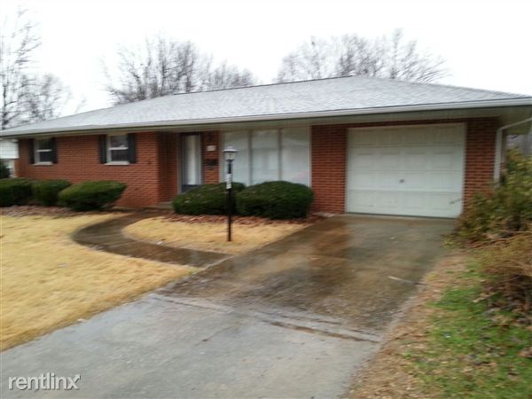 Foto principal - 121 Chevy Chase Dr