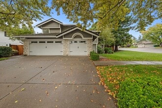 Building Photo - 4084 Bancroft Dr