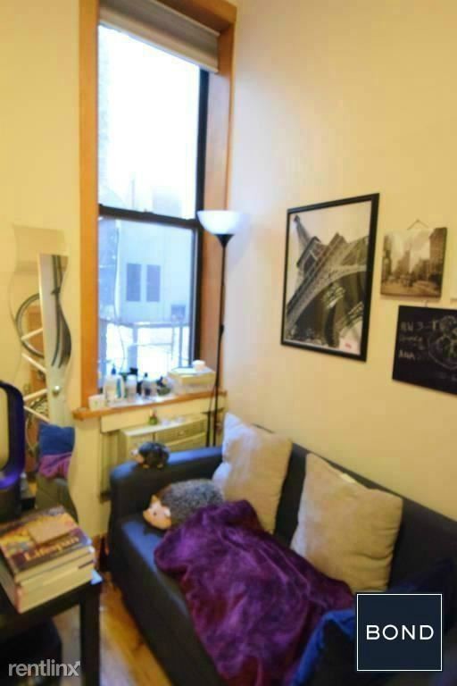 Building Photo - Studio, 1 bath  - 303 E 5th St studio