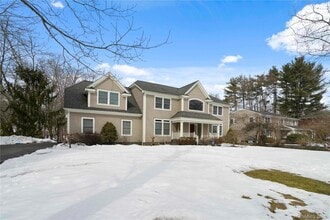 Building Photo - 484 Rosedale Ave