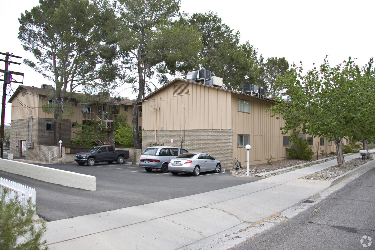 Building Photo - Western Garden Apartments