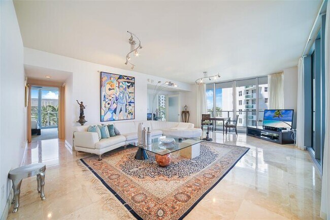 Foto del edificio - 3101 S Ocean Dr
