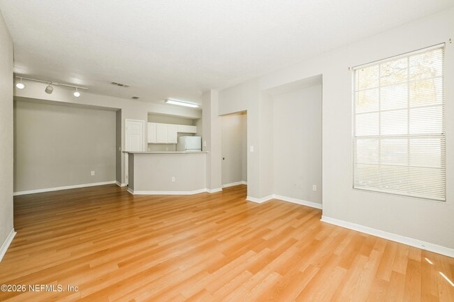 Building Photo - 13700 Richmond Park Dr N