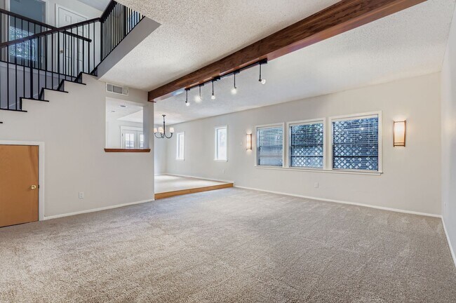 Foto del edificio - 8600 Tallwood Dr