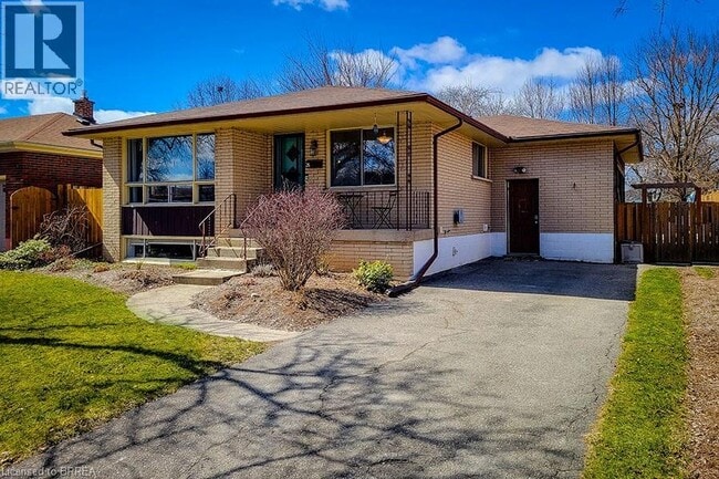 Building Photo - 25 Buckingham St