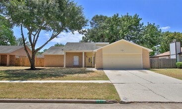 Building Photo - 6940 Foxmont Ln