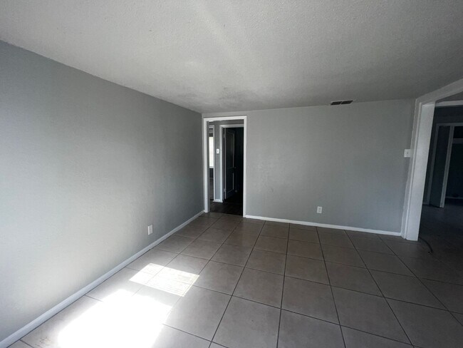 Building Photo - 4319 Carroll Ln